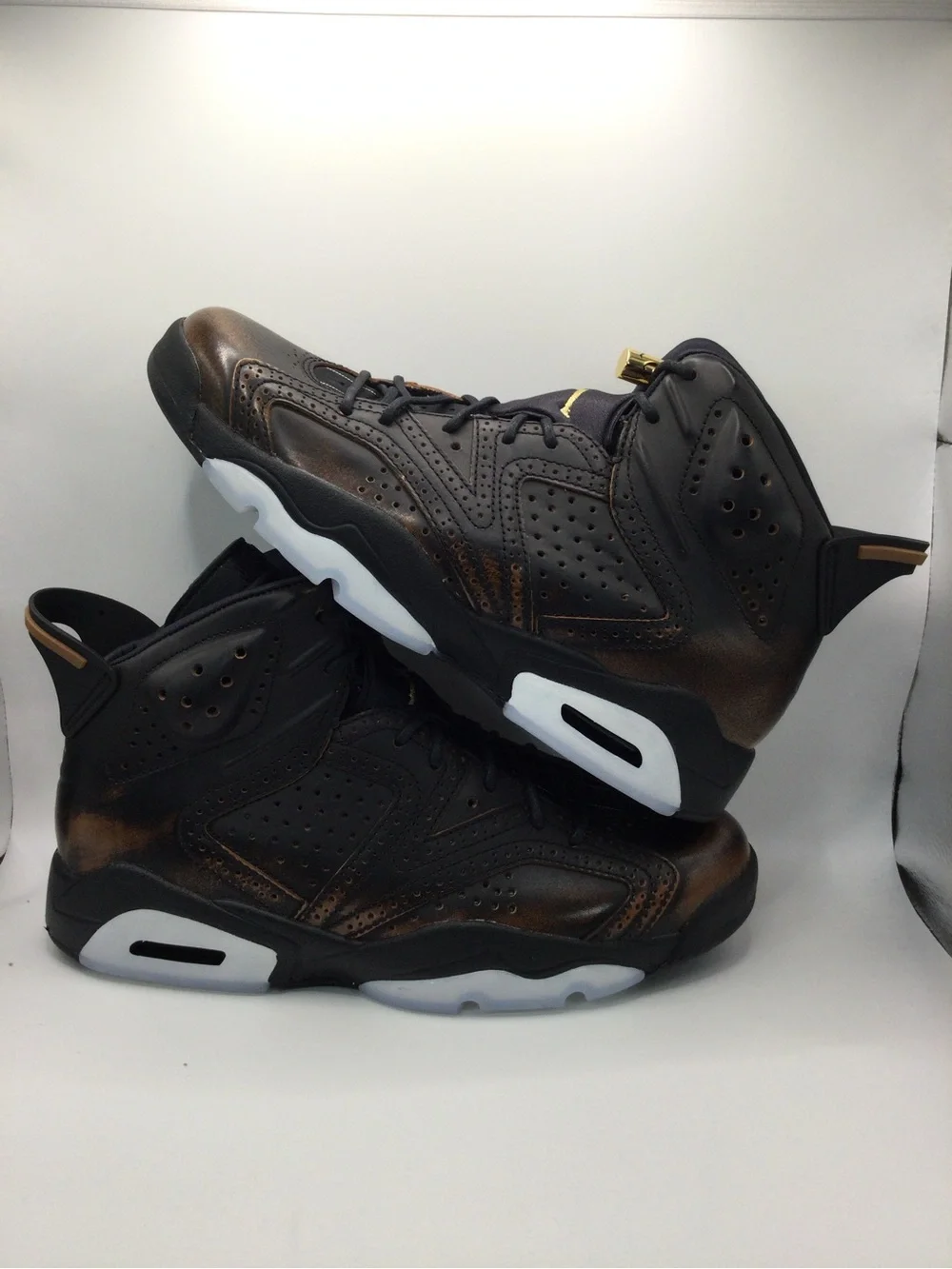 Jordan Men's Black Sneakers with Gold Jumpman